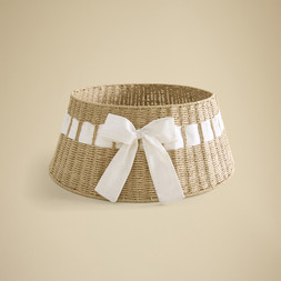Woven bow tree skirt £22 (31042748)