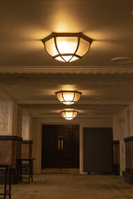 https://webmail.prshots.co.uk/contents/archives/2628/1246/images/thumb350x287_auto/fritz_fryer_the-birmingham-grand-fritz-fryer-lighting_20_thumb.jpg