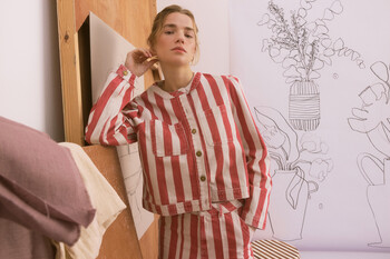 https://webmail.prshots.co.uk/contents/archives/329/362/images/thumb350x287_auto/oliver-bonas_red-ecru-striped-denim-jacket-gbp78-landscape_thumb.jpg