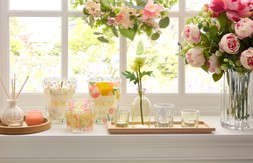 B&M HOME SS26 // COUNTRY RUSTIC // DAISY AND DITSY FLOWERS HOOP WREATH £6 // DIFFUSER AND CANDLE SET £7 // LARGE FLORAL DECAL CANDLE £5 // FLORAL LED LIGHT UP CANDLE £5 //