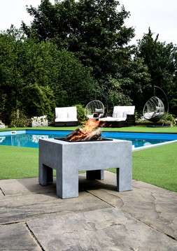 SQUARE FIRE PIT & SQUARE CONSOLE CEMENT H40CM W58CM &pound;279.99