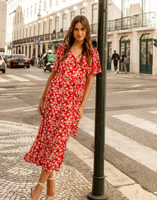 https://webmail.prshots.co.uk/contents/archives/3700/1570/images/thumb350x287_auto/threadbare_womens-red-floral-print-v-neck-belted-flutter-sleeve-_61f75_thumb.jpg