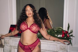 HEARTSTOPPER DEEP PLUNGE BRA £34.00 €51.00 CAD$78.00 AUSD$84.95 & HEARTSTOPPER TANGA BRIEF £16.00 €25.00  CAD$30.00 AUSD$32.95- Available from October