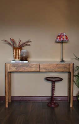 Delphi Console Table
