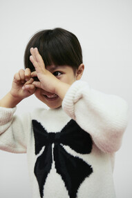 https://webmail.prshots.co.uk/contents/archives/98/201/images/thumb350x287_auto/marks_amp_spencer_ms-bow-jumper-2-8-yrs-18_thumb.jpg