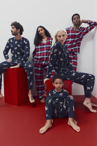 https://webmail.prshots.co.uk/contents/archives/98/201/images/thumb350x287_auto/marks_amp_spencer_ms-xmas-matching-pyjamas-2024-2_thumb.jpg